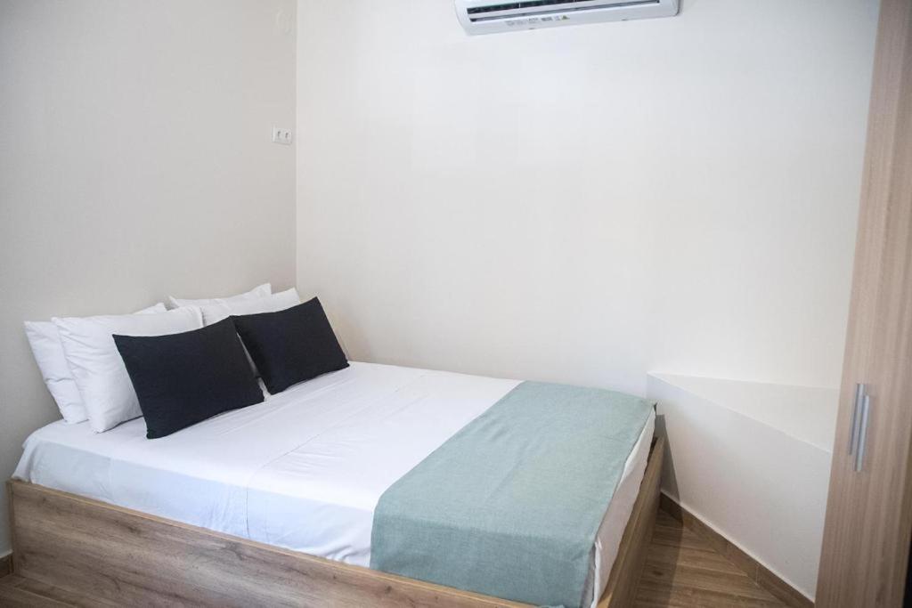 Agiopetra Lofts Apartment Kavala Bagian luar foto