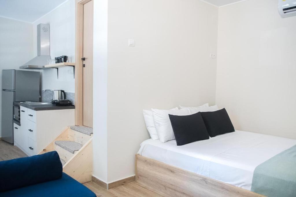 Agiopetra Lofts Apartment Kavala Bagian luar foto